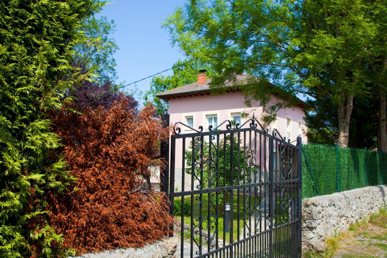 Villa Mercedes Piloña Esterno foto